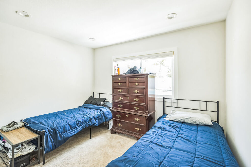 9212_Wintergreen_Cir_Fountain_Valley_CA_92708_USA-Bedroom-AW3I0056