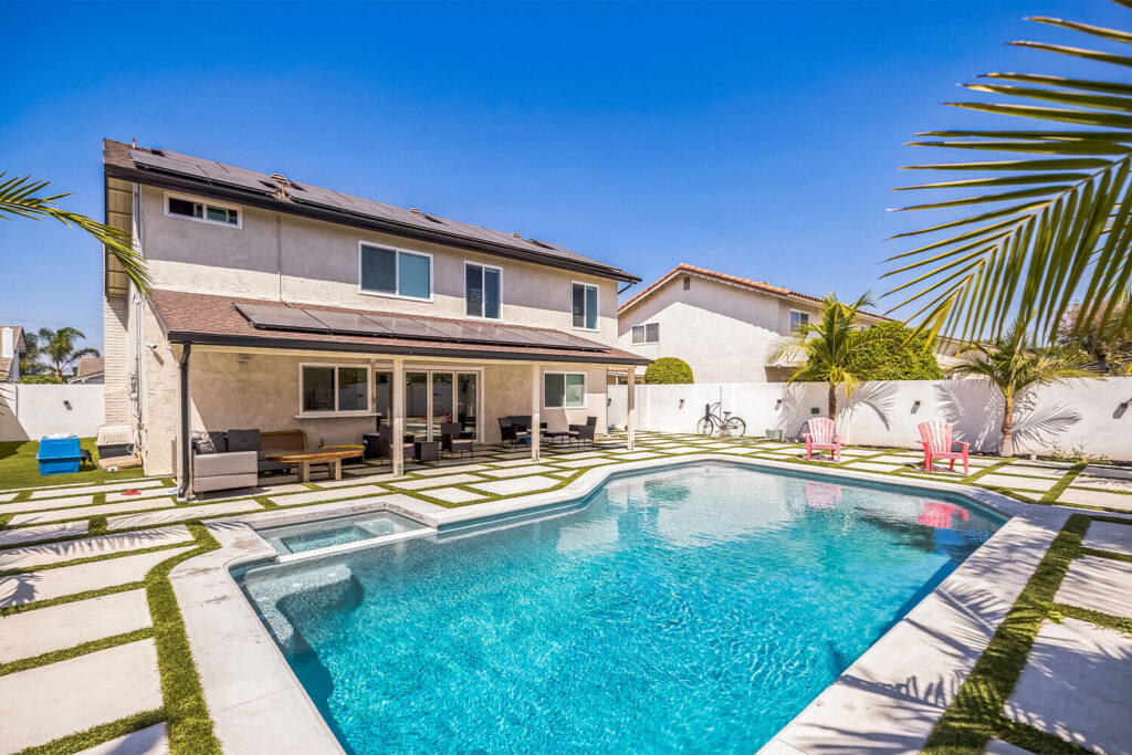 9212_Wintergreen_Cir_Fountain_Valley_CA_92708_USA-Exterior-AW3I0064