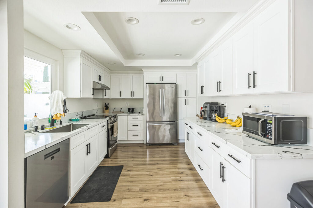 9212_Wintergreen_Cir_Fountain_Valley_CA_92708_USA-Kitchen-AW3I0053