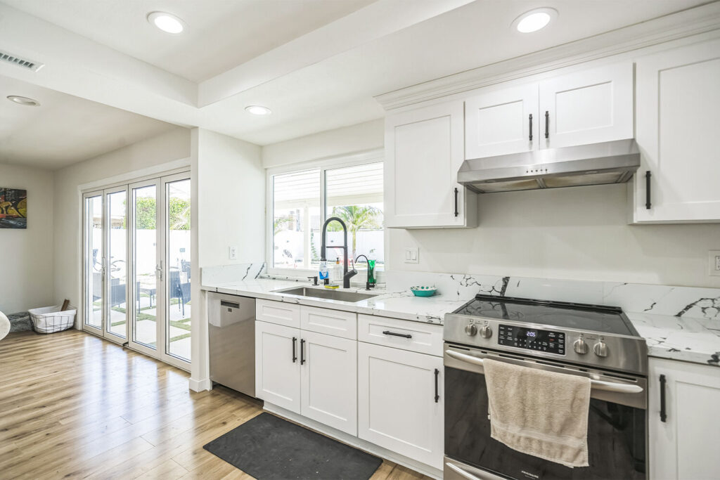 9212_Wintergreen_Cir_Fountain_Valley_CA_92708_USA-Kitchen-AW3I0057